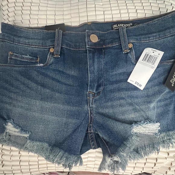 BlankNYC The Astor Distressed Cut Off- 27 - Picture 5 of 6
